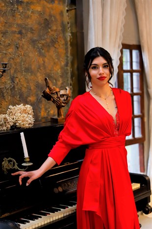 Kadın Kırmızı Yarım Kol Dekolte İşleme Detaylı Saten Doku Abiye Elbise