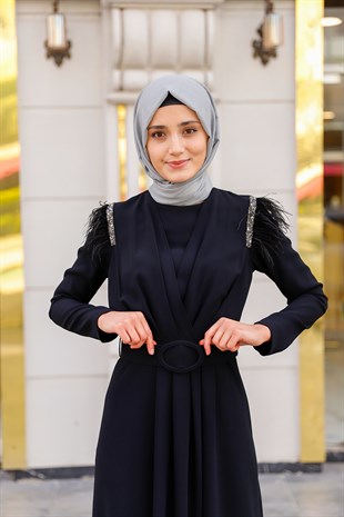 Kadın Krep Kumaş Omzu Tüy Ve Taş Detaylı Kemerli Tesettür Abiye Elbise