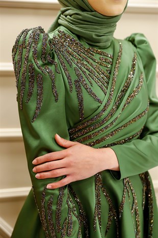 Kadın Saten Kumaş Drape Ve İşleme Detaylı Bilek Boy Tesettür Abiye Elbise