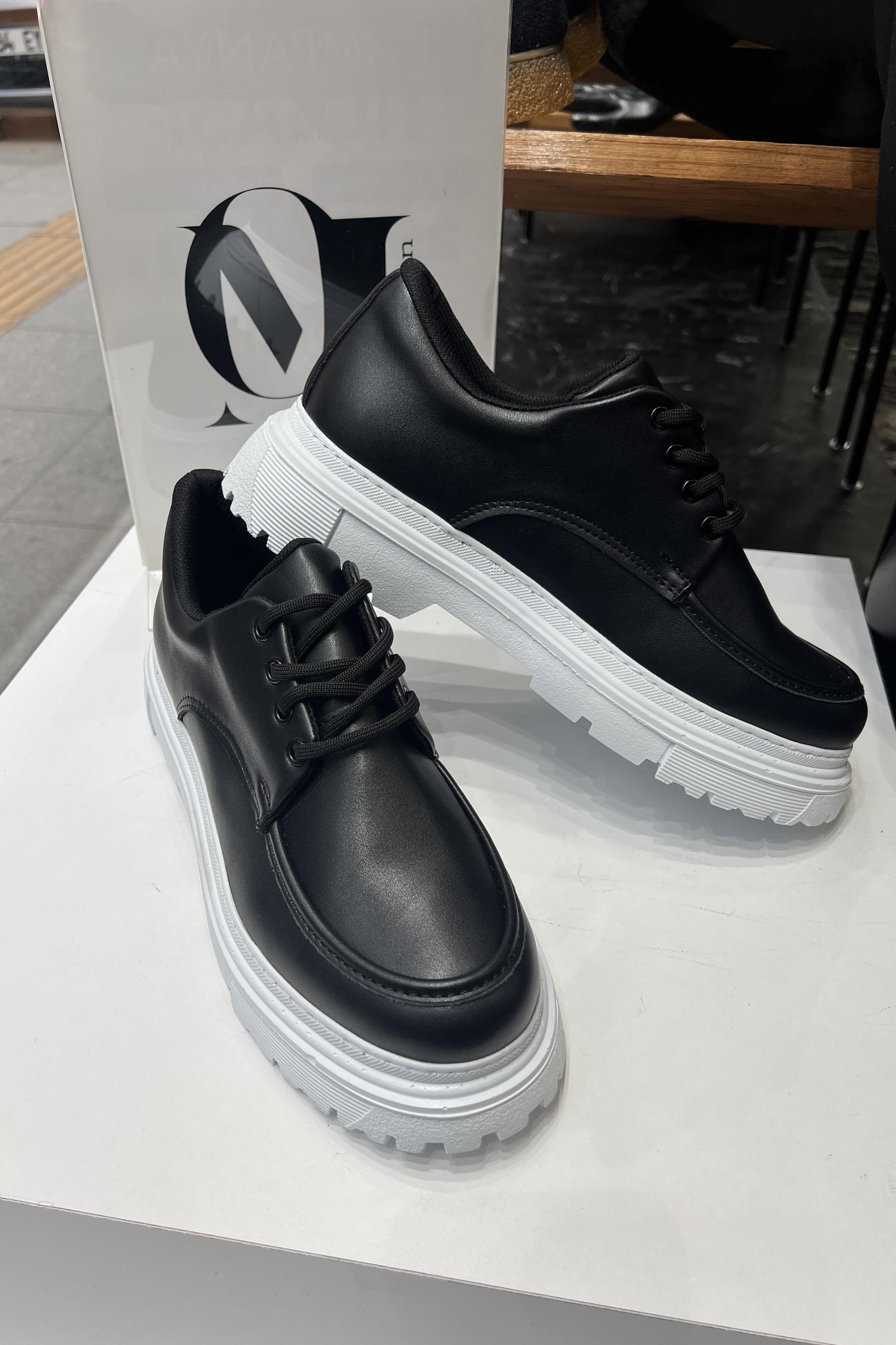 Bağlamalı Makosen  Ayakkabı Siyah Beyaz