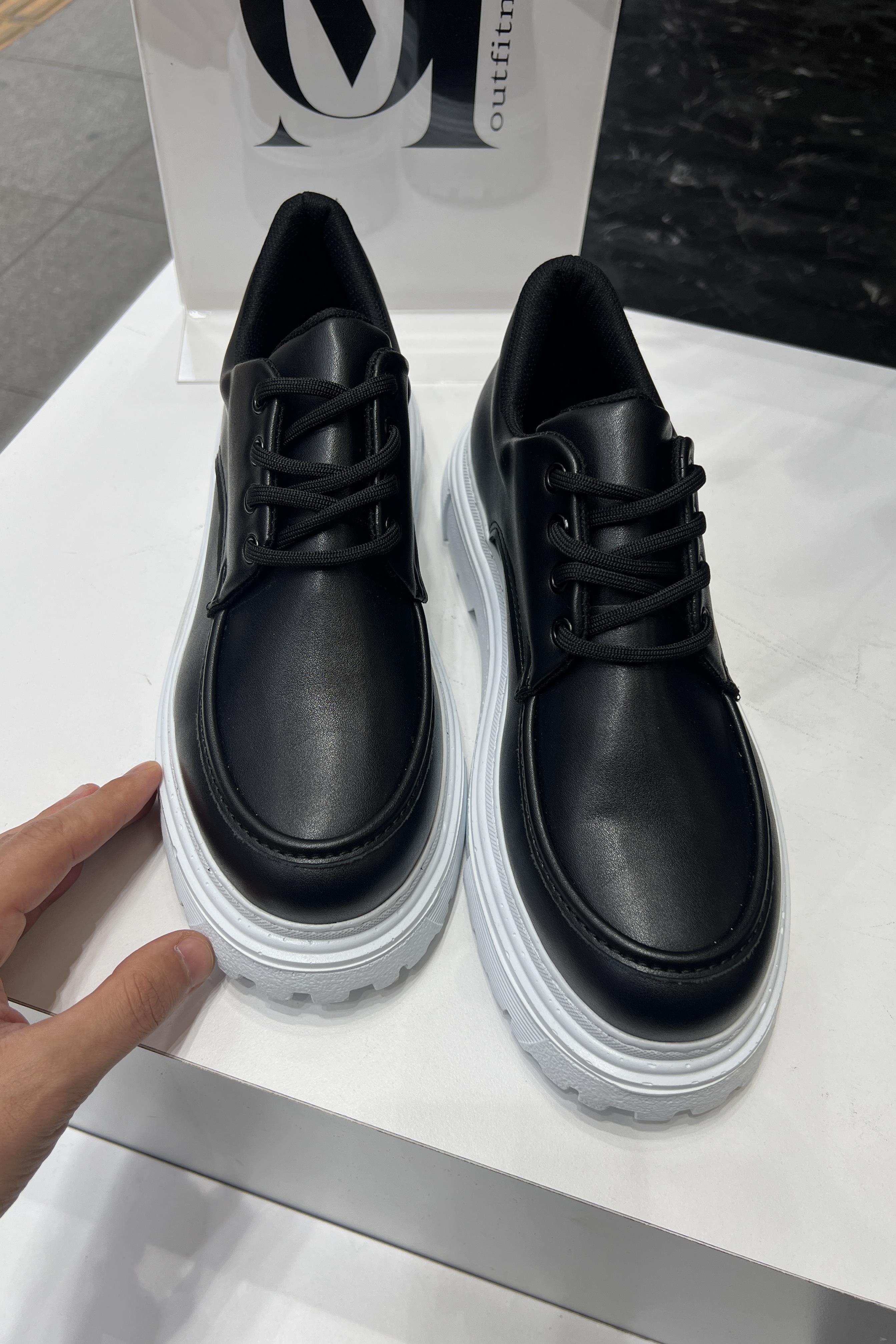 Bağlamalı Makosen  Ayakkabı Siyah Beyaz