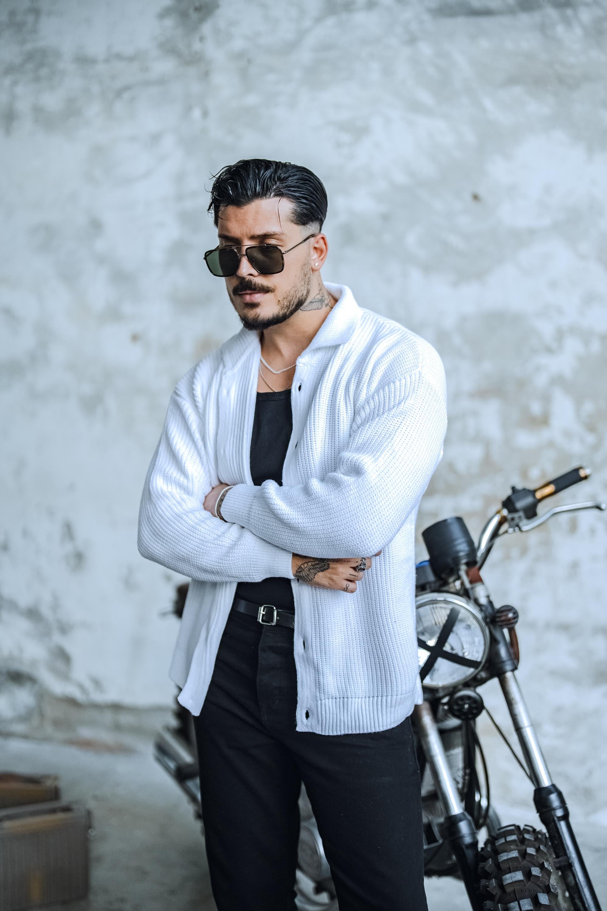 Örme Yakalı Rahat Kalıp Hırka Beyaz
