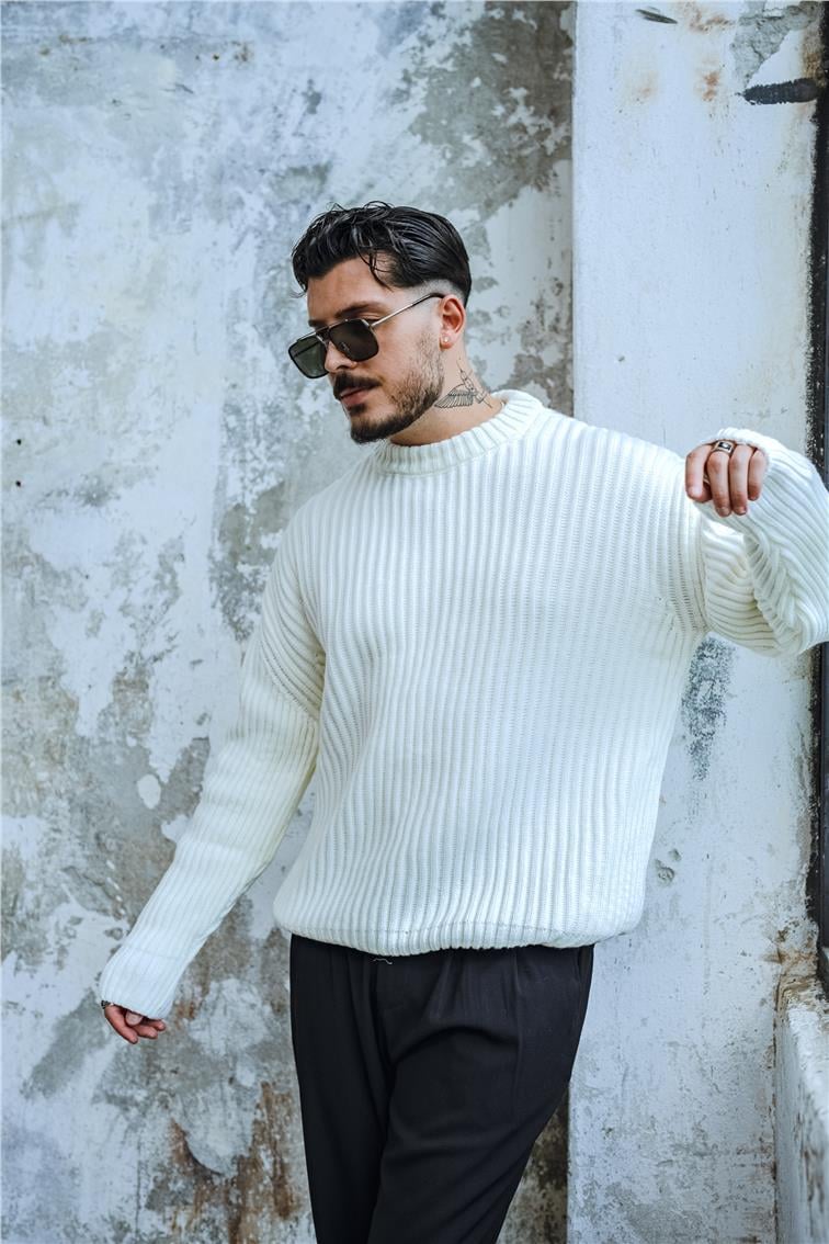 Bol Kalıp  Dokulu Dolgun Kumaş Kazak Beyaz