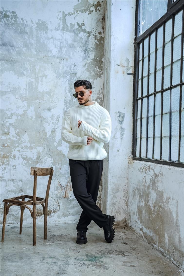 Bol Kalıp  Dokulu Dolgun Kumaş Kazak Beyaz