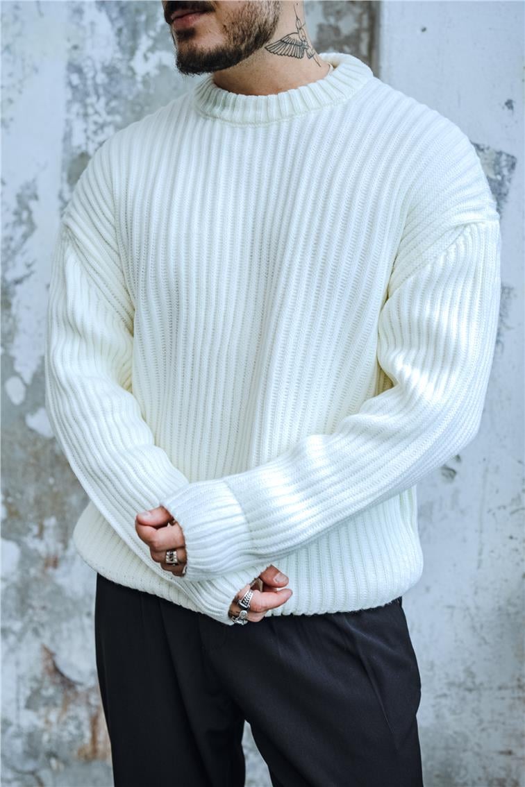 Bol Kalıp  Dokulu Dolgun Kumaş Kazak Beyaz