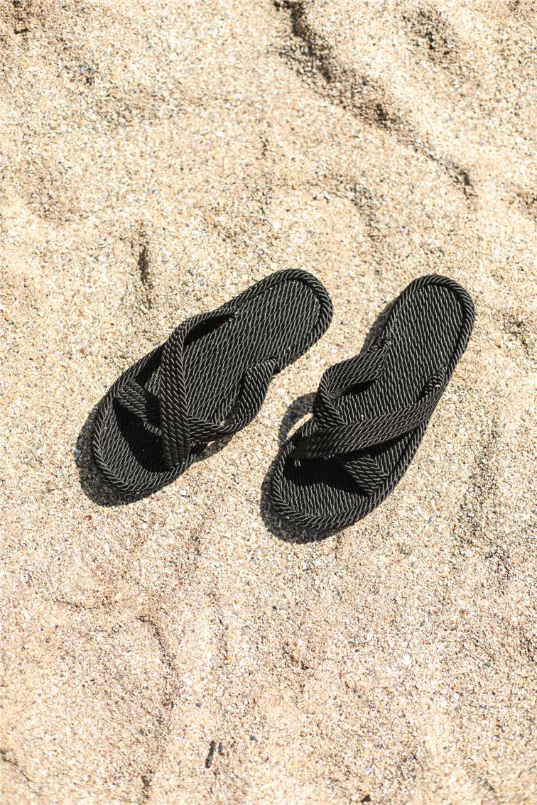 Çapraz Örgü Desenli Terlik Siyah