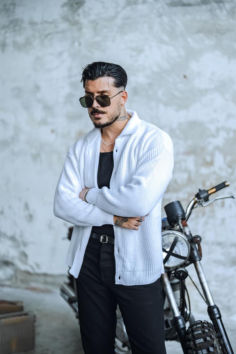 Örme Yakalı Rahat Kalıp Hırka Beyaz