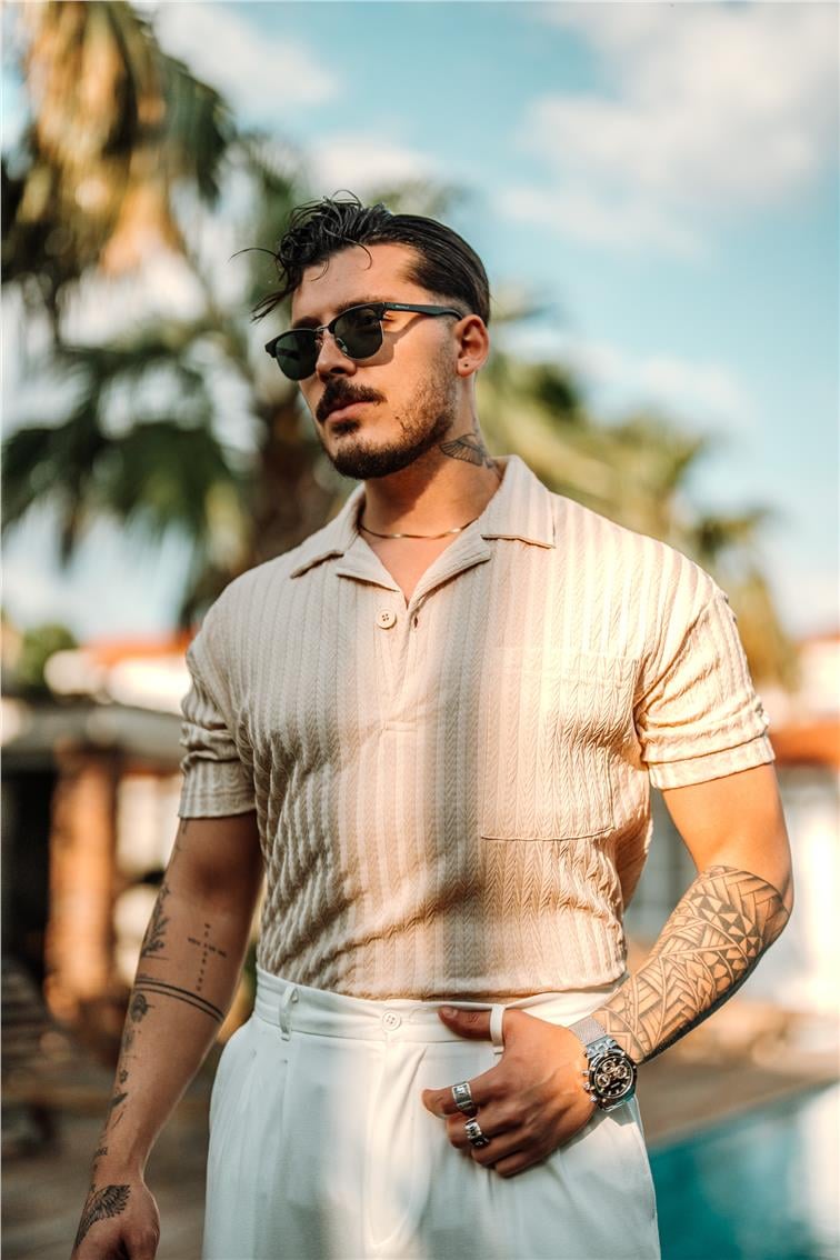 Polo Yaka Düğmeli Kabartmalı Şeritli T-Shirt Krem