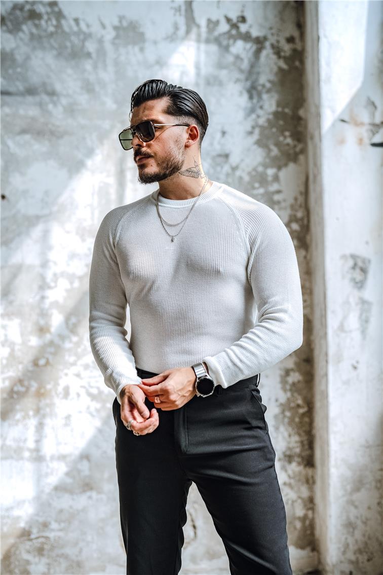 Uzun Kollu Dar Kalıp Örgülü Kazak Beyaz