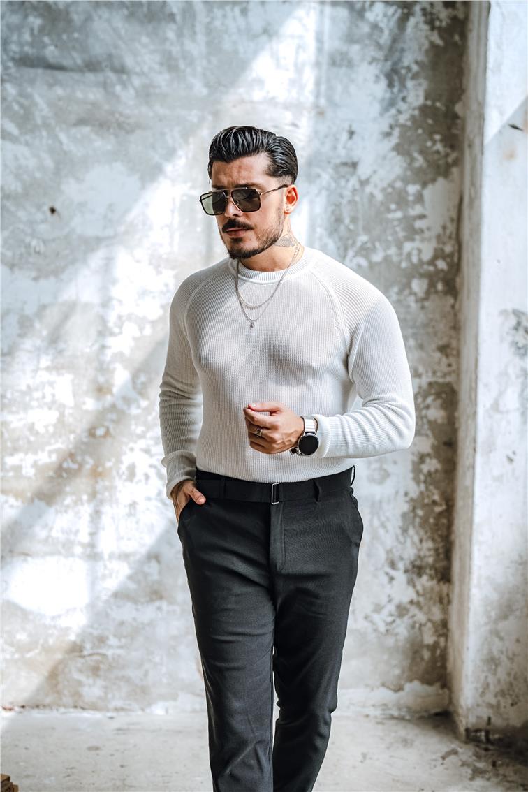 Uzun Kollu Dar Kalıp Örgülü Kazak Beyaz