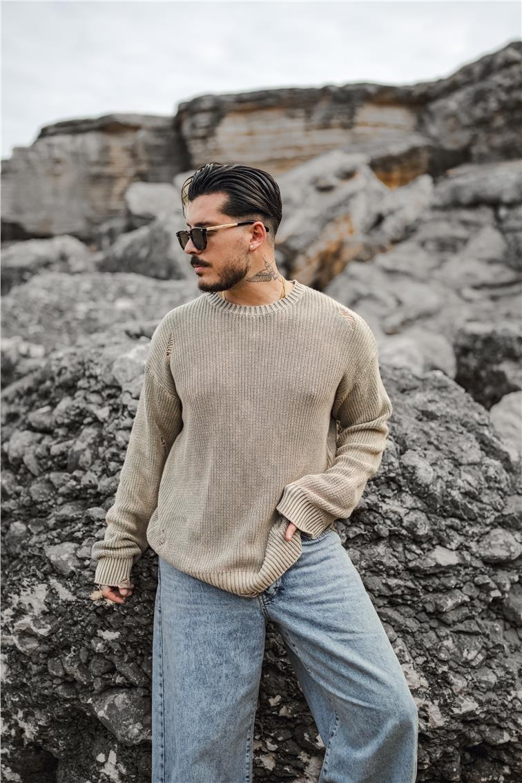 Yıkamalı Yırtık Detaylı Oversize Örgülü Kazak Yıkamalı Bej