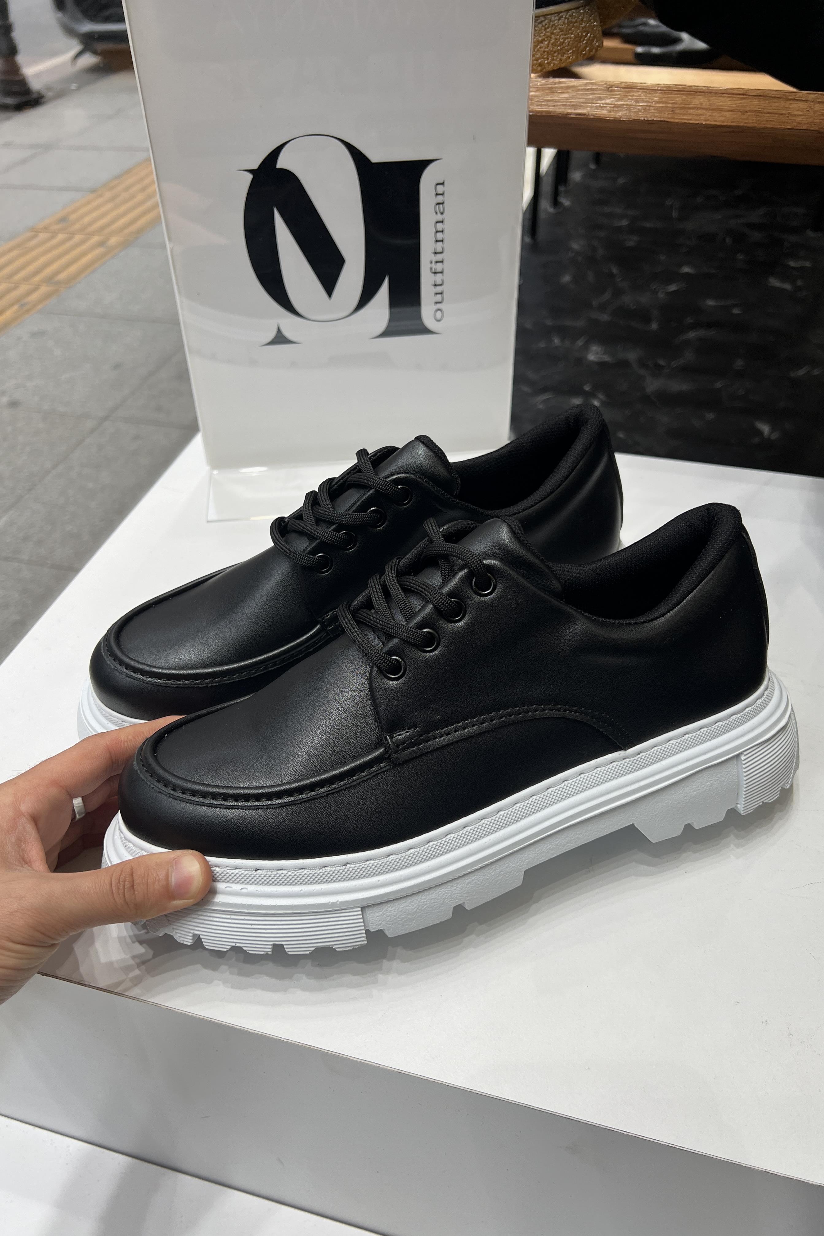 Bağlamalı Makosen  Ayakkabı Siyah Beyaz