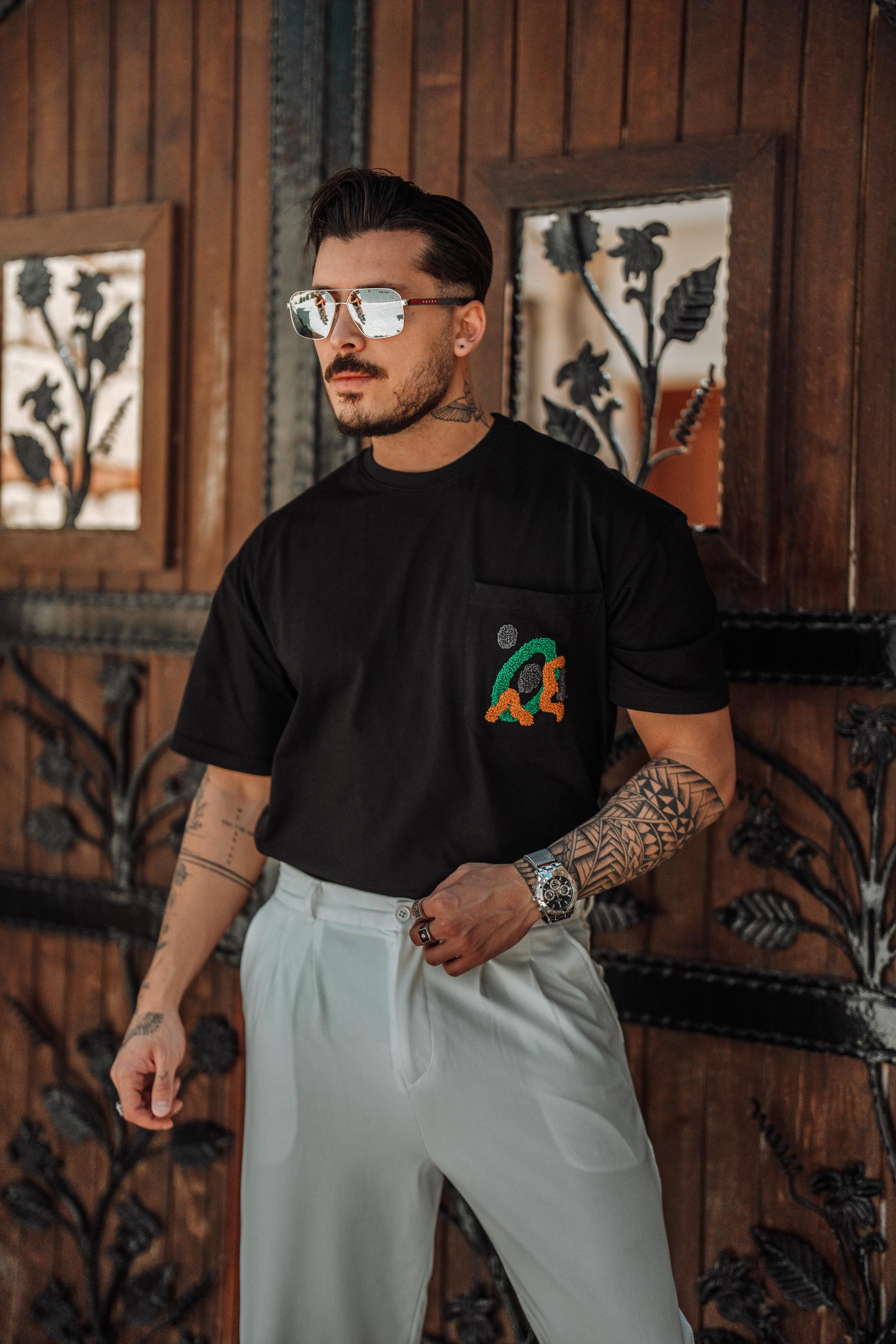 Cep Nakışlı Oversize T-Shirt Siyah