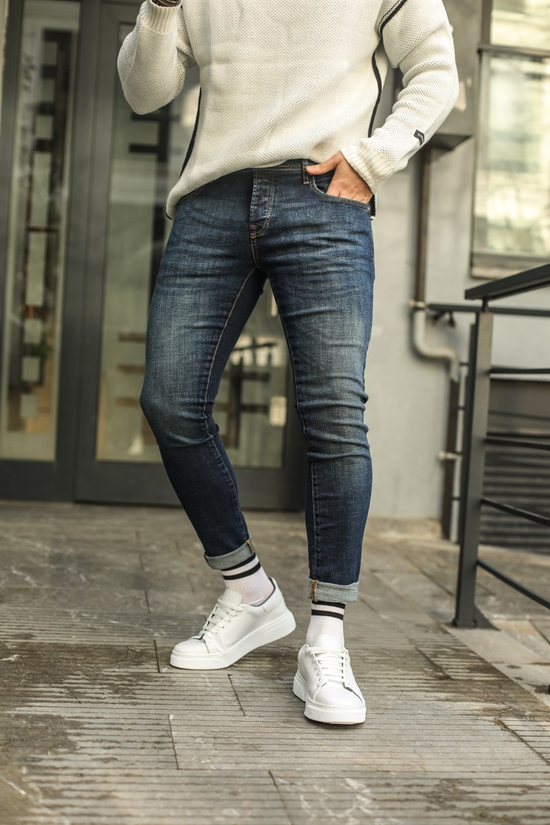 Grinding Skinny Jean
