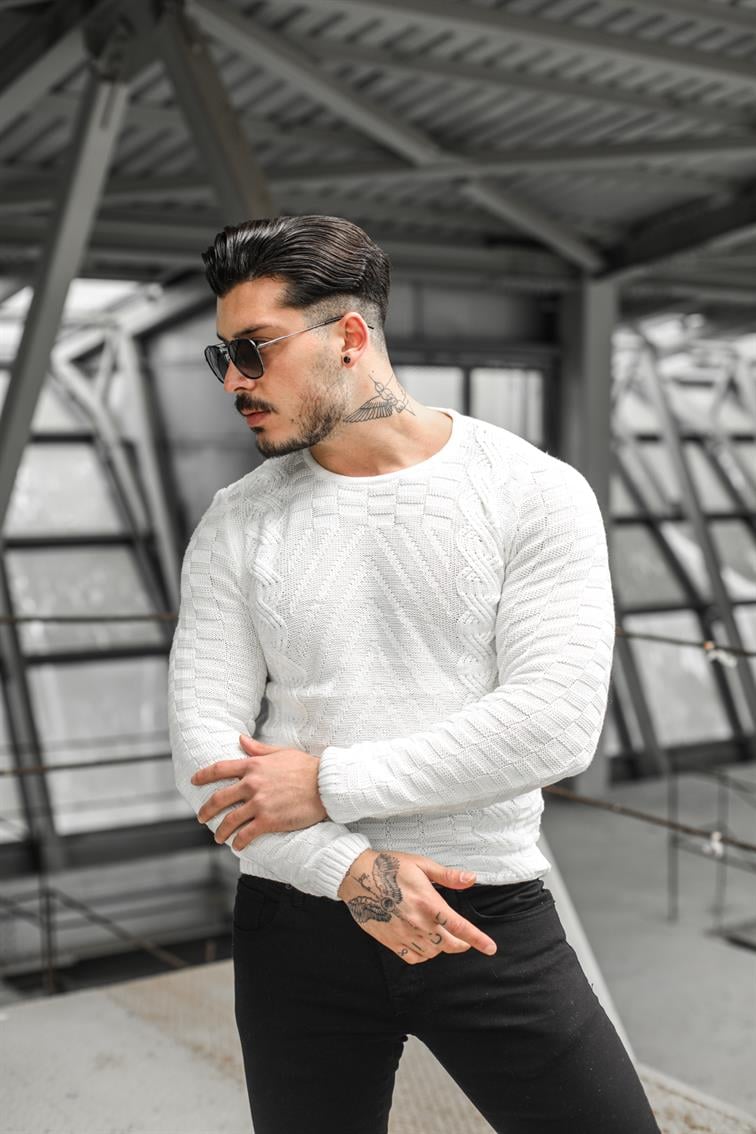 Kabartmalı Örgülü Slim Fit Kazak Beyaz