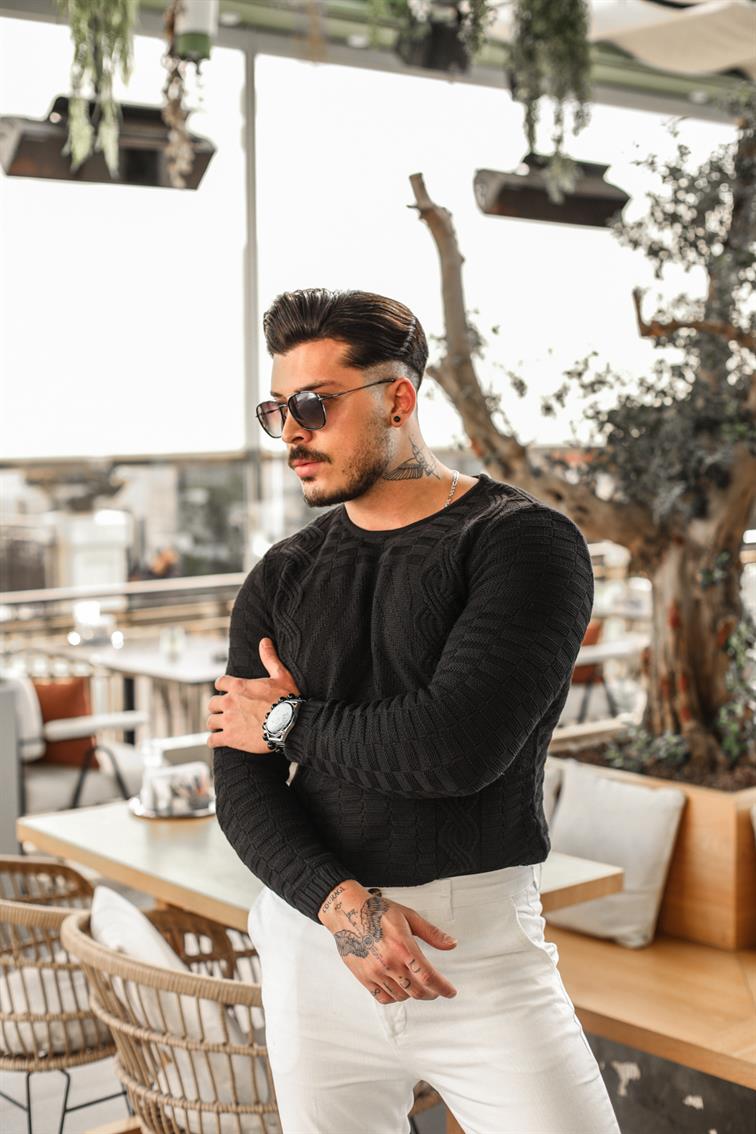 Kabartmalı Örgülü Slim Fit Kazak Siyah