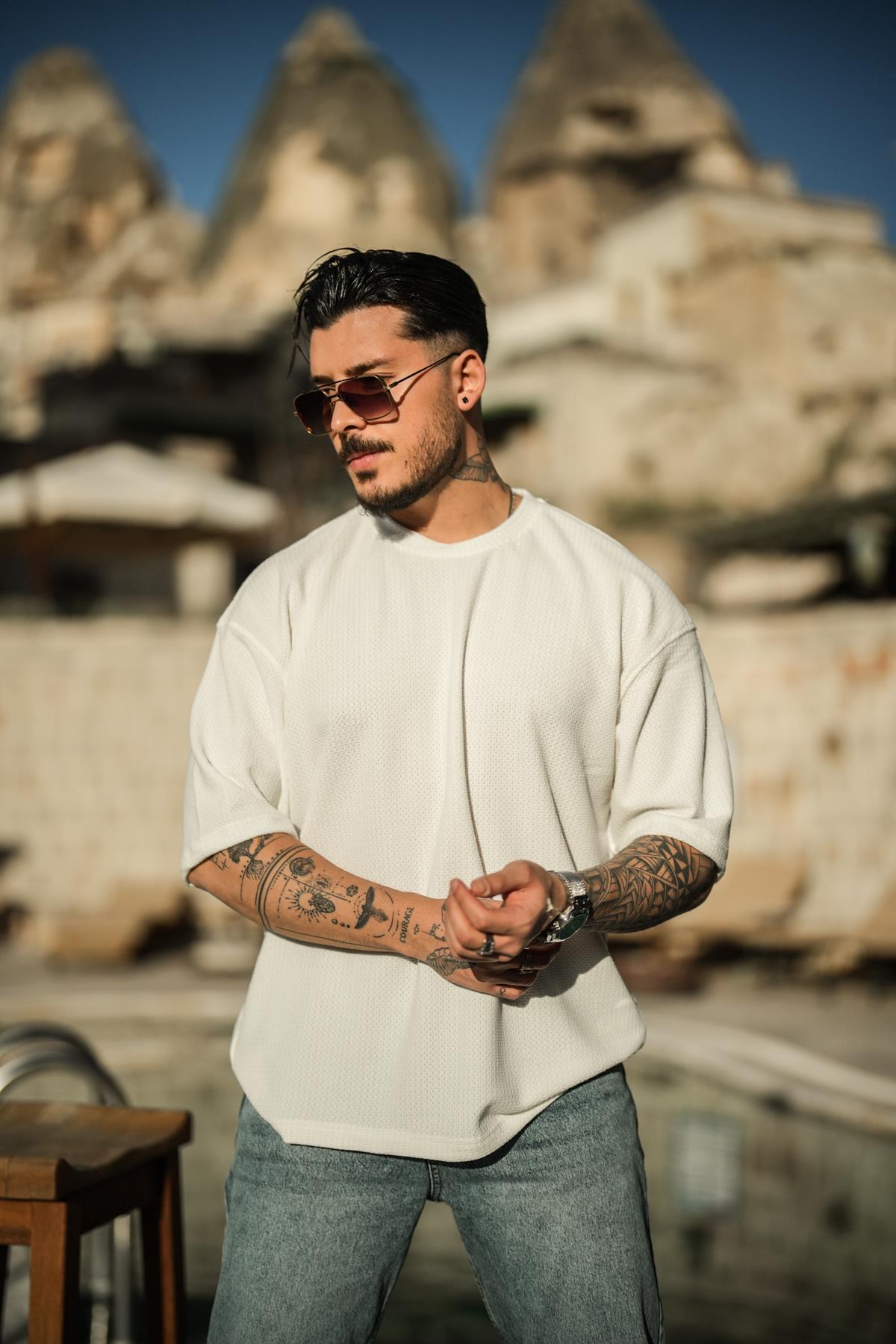 Noktalı Kumaş Pamuklu Oversize T-Shirt Beyaz