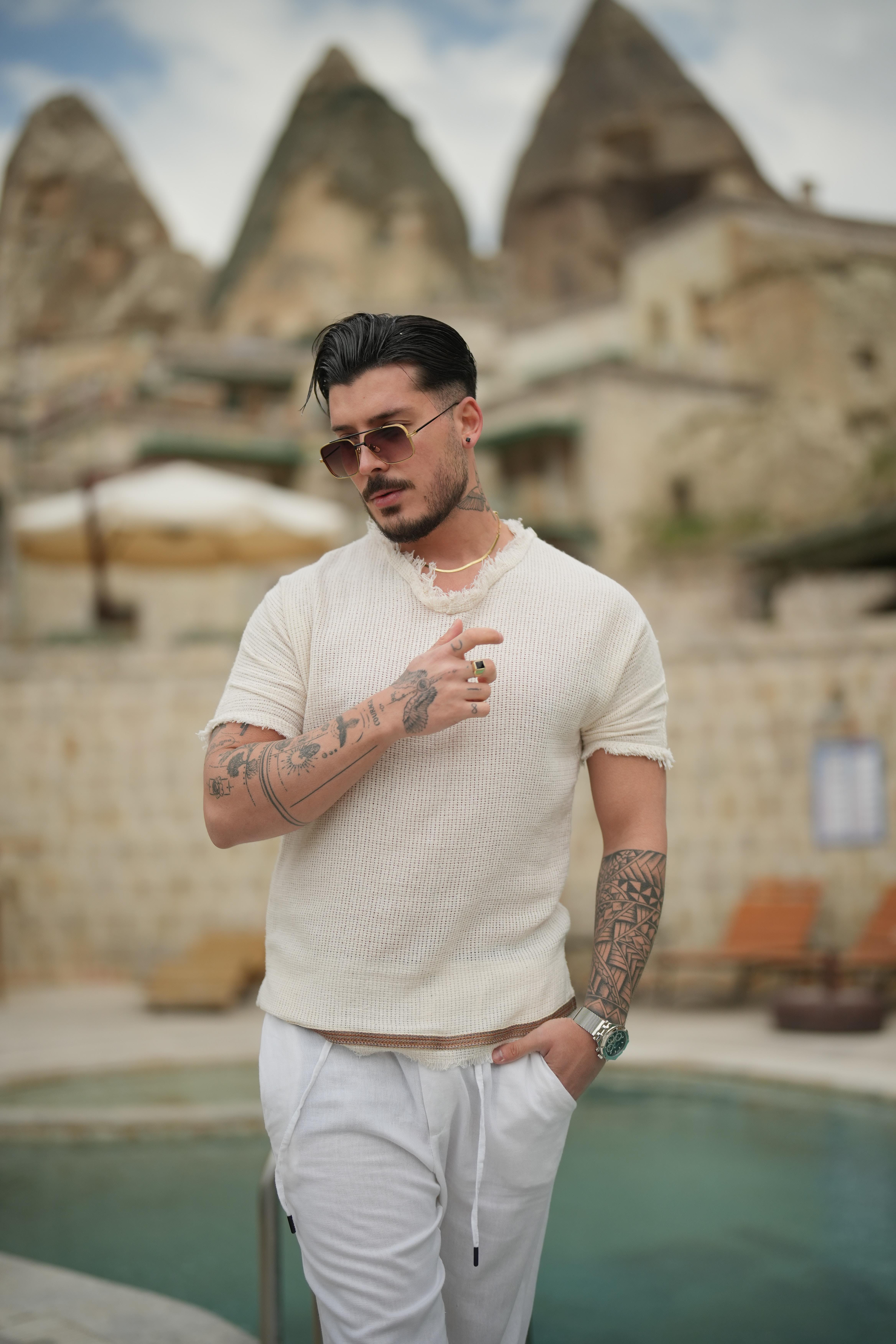 Yaka Ve Kollar Yırtmaçlı Örme T-Shirt Krem