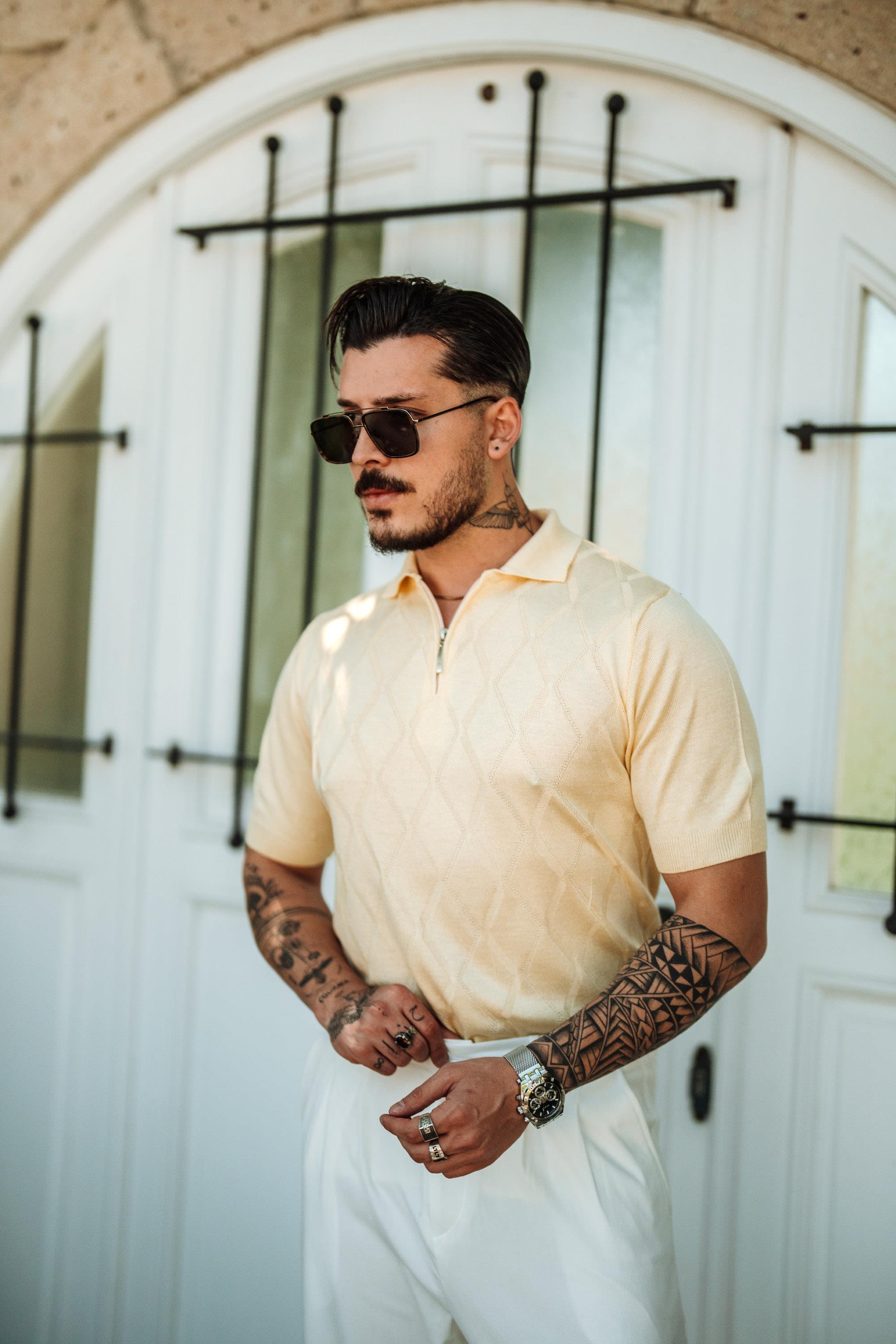 Yarım Fermuarlı Desenli Polo Yaka T-Shirt Sarı
