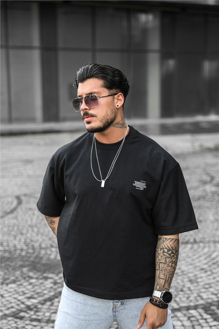 Yazı Detay Arkası Uzun Yandan Yırtmaçlı Oversize T-Shirt Siyah