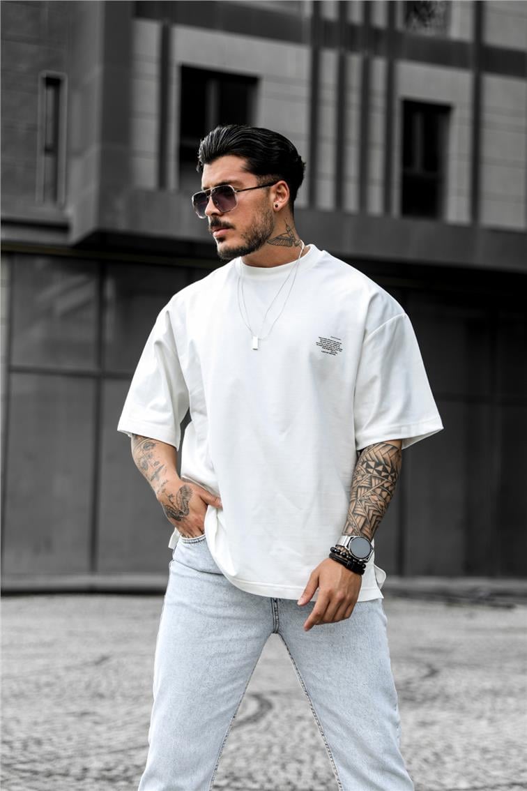 Yazı Detay Arkası Uzun Yandan Yırtmaçlı Oversize T-Shirt Beyaz