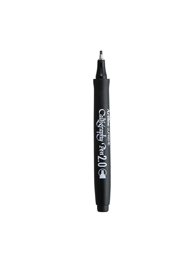 Artline Supreme Calligraphy Pen 2.0 Kaligrafi Kalemi Uç:2,0mm SiyahArtline Supreme Calligraphy Pen 2.0 Kaligrafi Kalemi Uç:2,0mm Siyah - Kirtasiyem.netKaligrafi Kalemleri