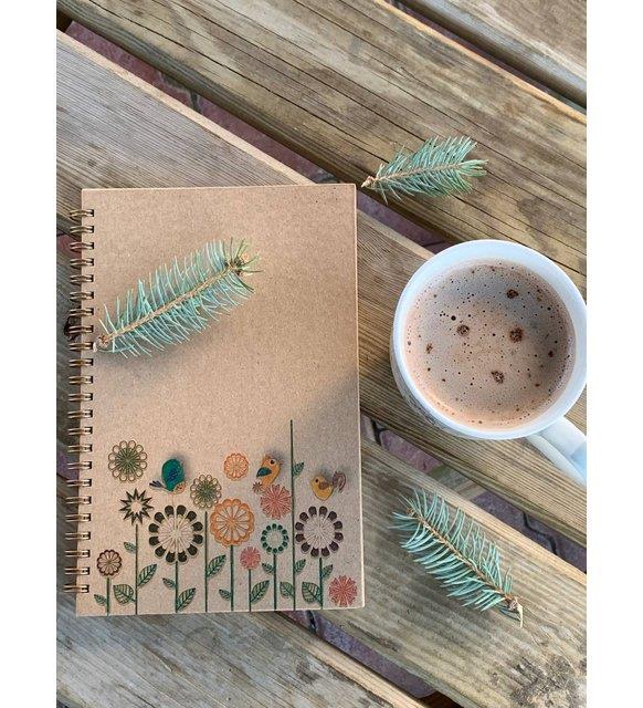Notyaz SC-8859 Spiralli Ciltli/Çiçekli (Sert Kapaklı Defter)(A5 EbatNotyaz SC-8859 Spiralli Ciltli/Çiçekli (Sert Kapaklı Defter)(A5 Ebat - Kirtasiyem.netBloknotlar