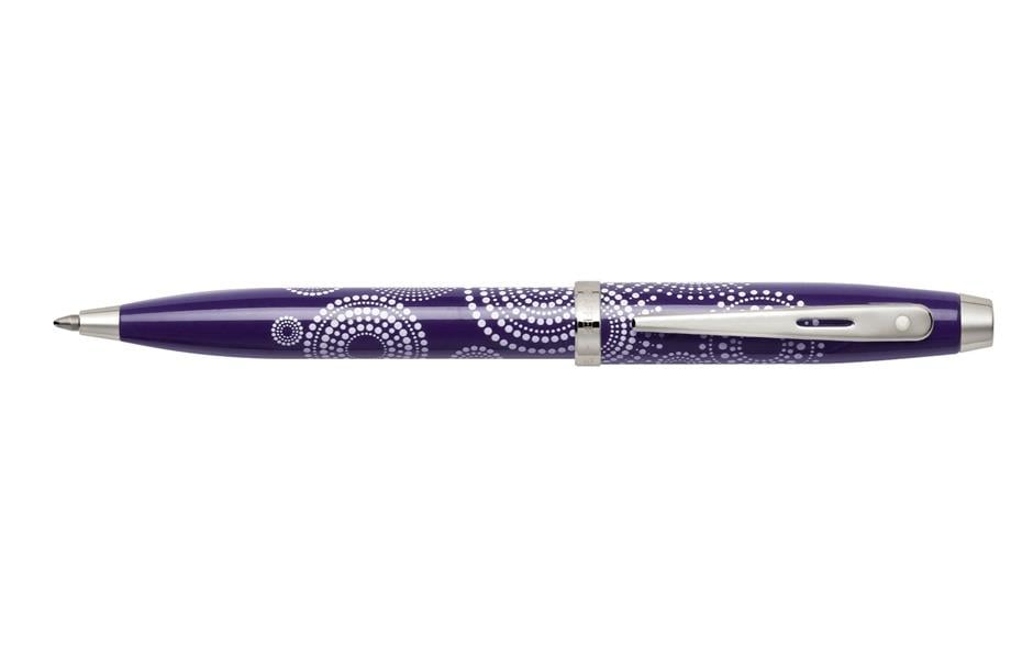 Sheaffer Tükenmez Kalem 100 Serisi Parlak Desenli Mor Gövdei Nikel Klips 9271-2Sheaffer Tükenmez Kalem 100 Serisi Parlak Desenli Mor Gövdei Nikel Klips 9271-2 - Kirtasiyem.netTükenmez Kalemler