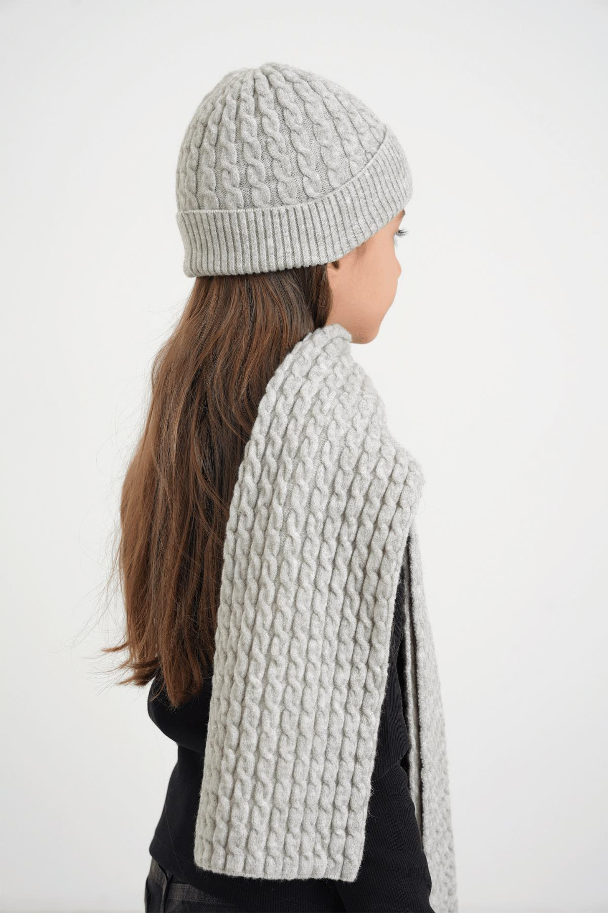 Chuba Çocuk Saç Örgü Yumuşak Tuşe Triko Atkı Bere Takımı 7-9 & 10-12 Yaş Gri CHKIDS103