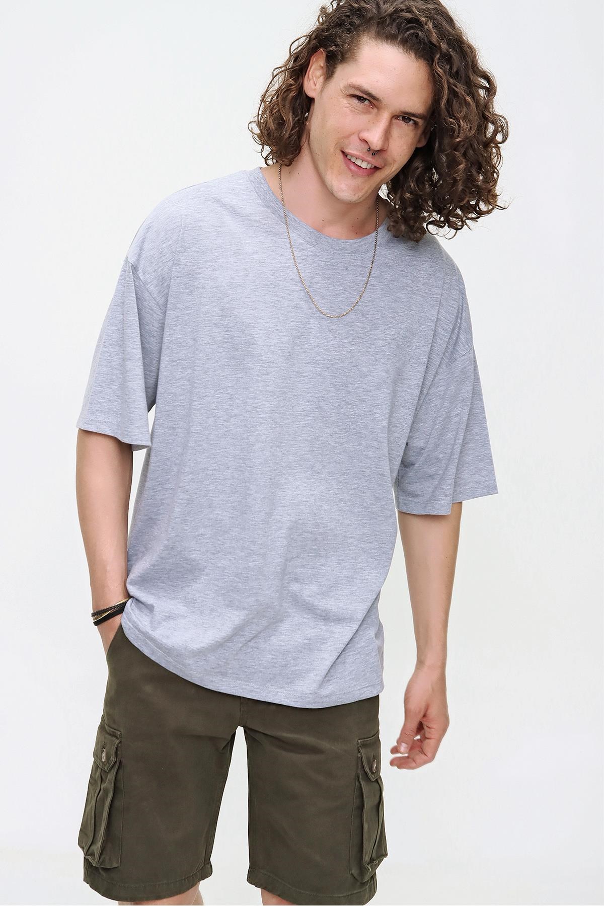 Chuba Erkek Açık Gri Bisiklet Yaka Oversize Basic Pamuklu T-Shirt 21S102
