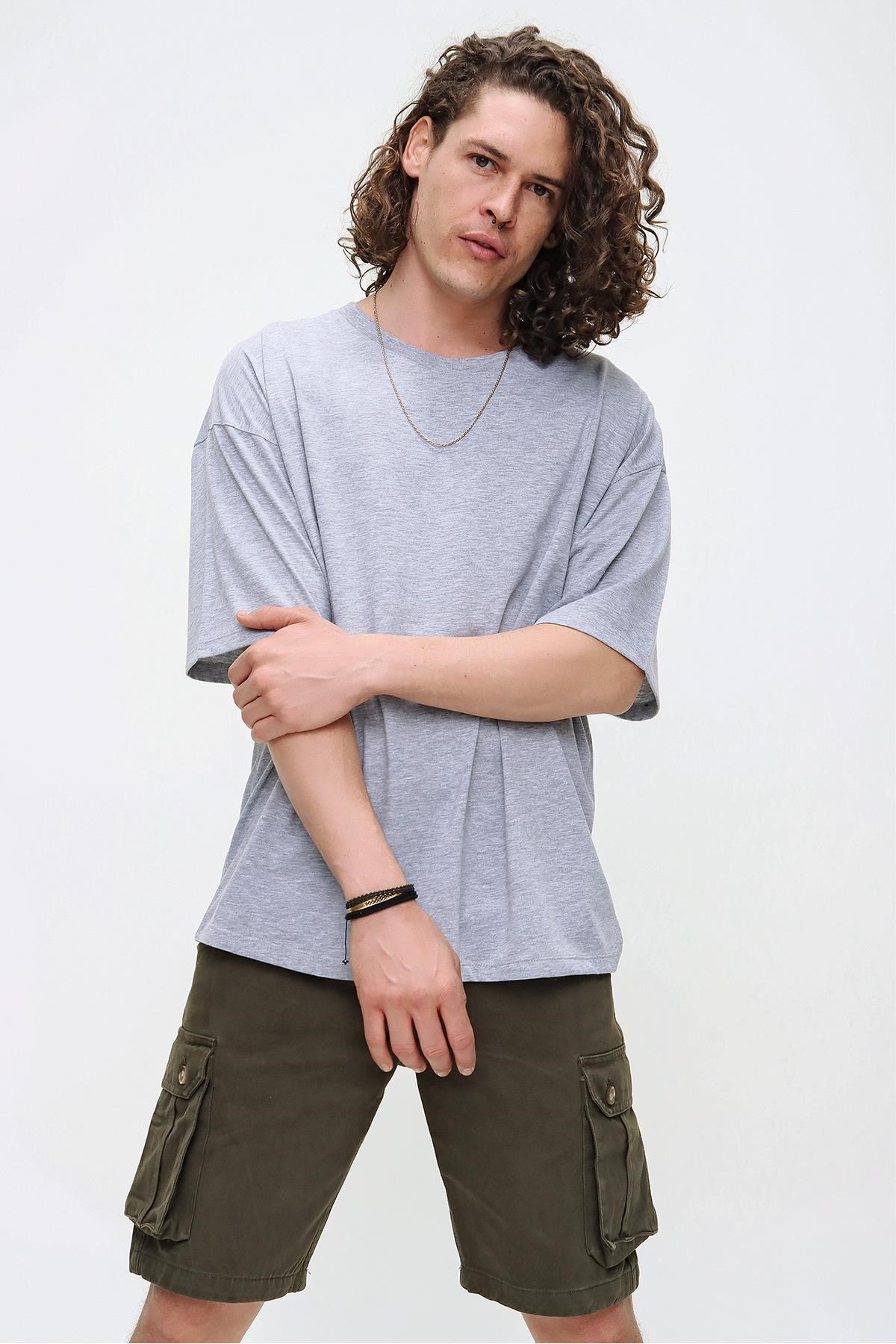 Chuba Erkek Açık Gri Bisiklet Yaka Oversize Basic Pamuklu T-Shirt 21S102
