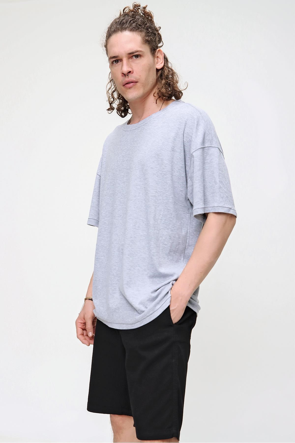 Chuba Erkek Premium Bisiklet Yaka Dokulu Oversize Yırtmaç Detaylı T-Shirt 21S104