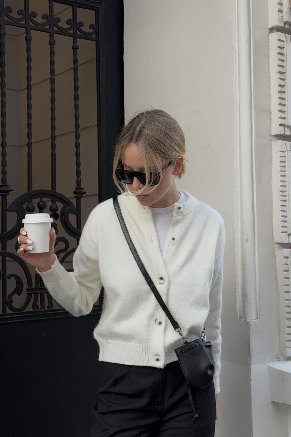 Chuba Kadın Bisiklet Yaka Düğmeli Yumuşak Dokulu Triko Hırka Beyaz 26W3033