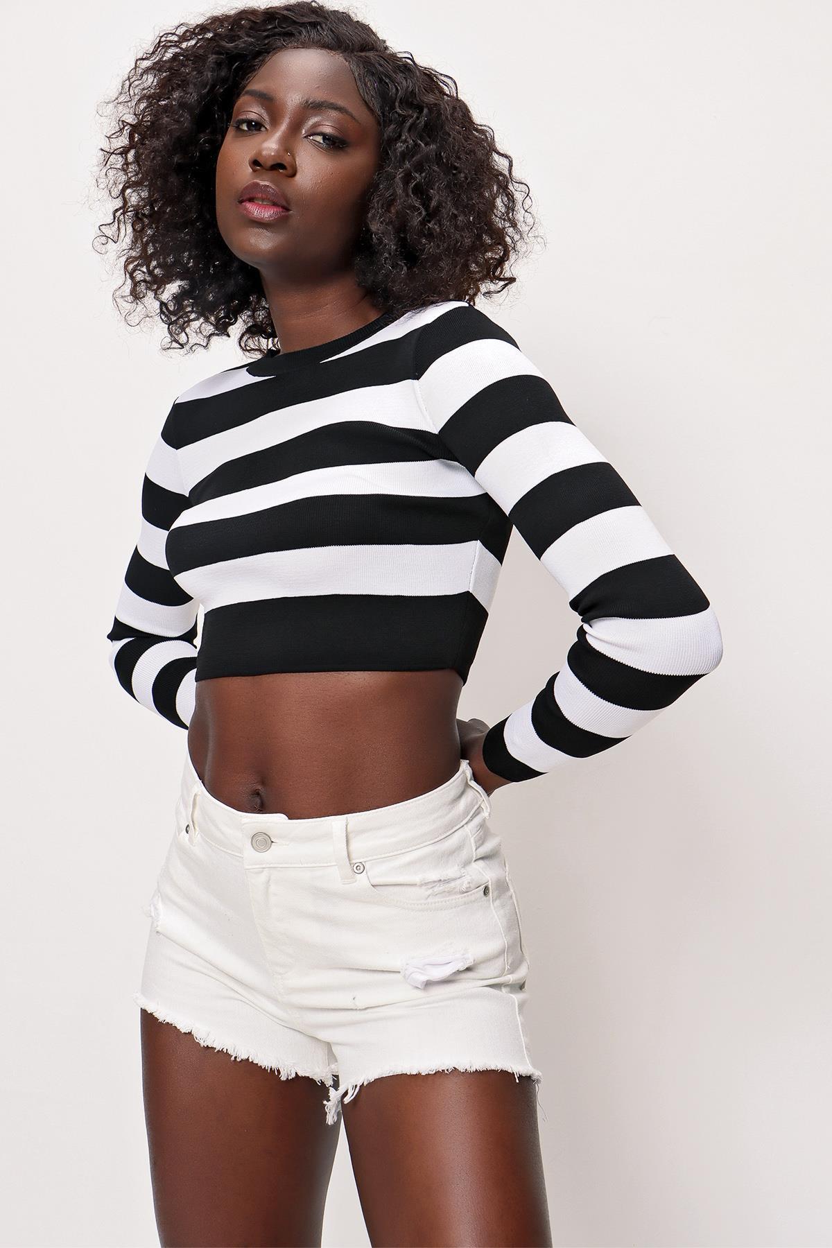 Chuba Kadın Çizgili Triko Crop Top Siyah-Ekru 22SW303
