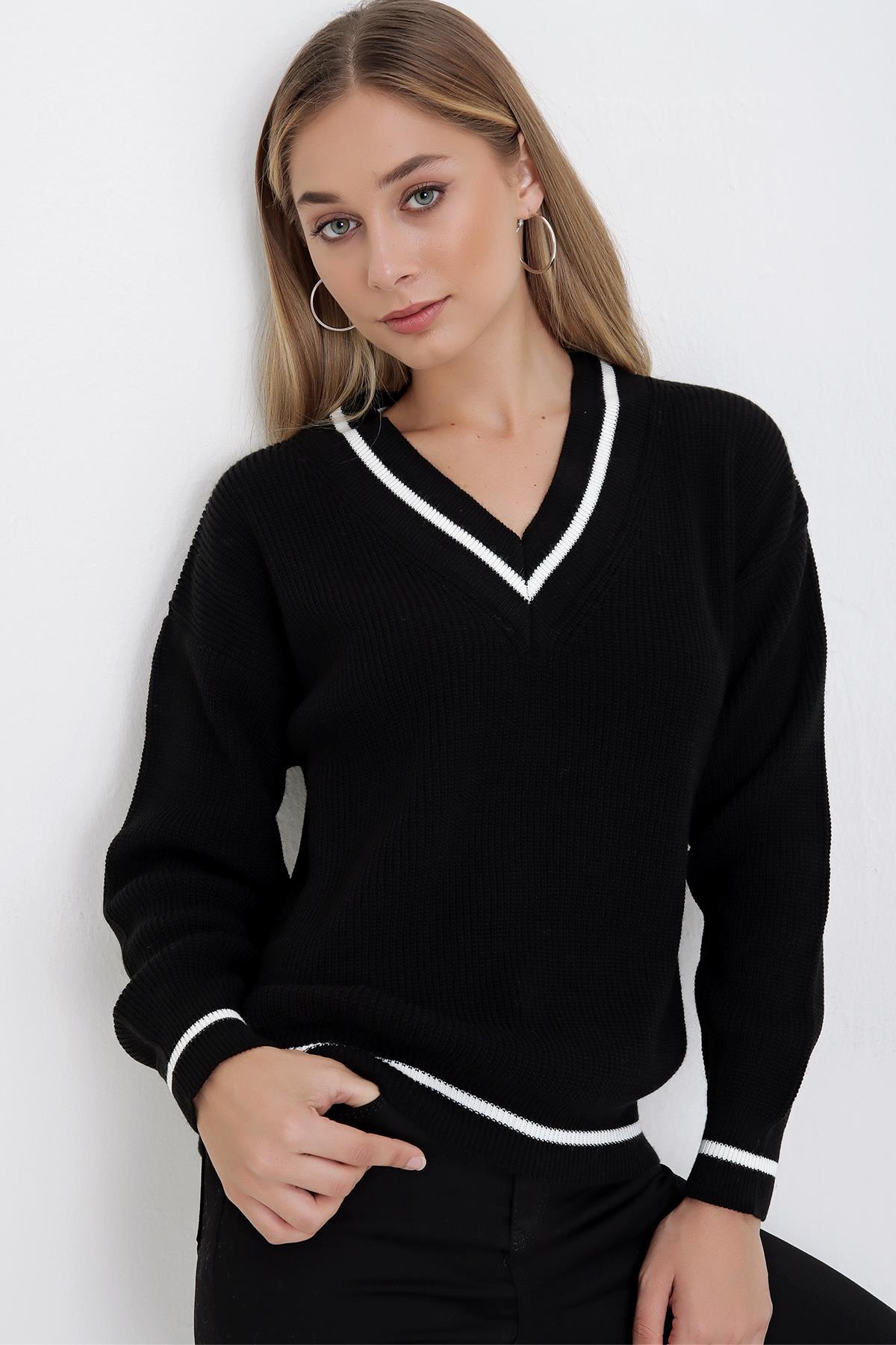 Chuba Kadın Siyah V Yaka Kontrast Çizgi Detaylı Rahat Kalıp Selanik Triko Kazak 22WK209
