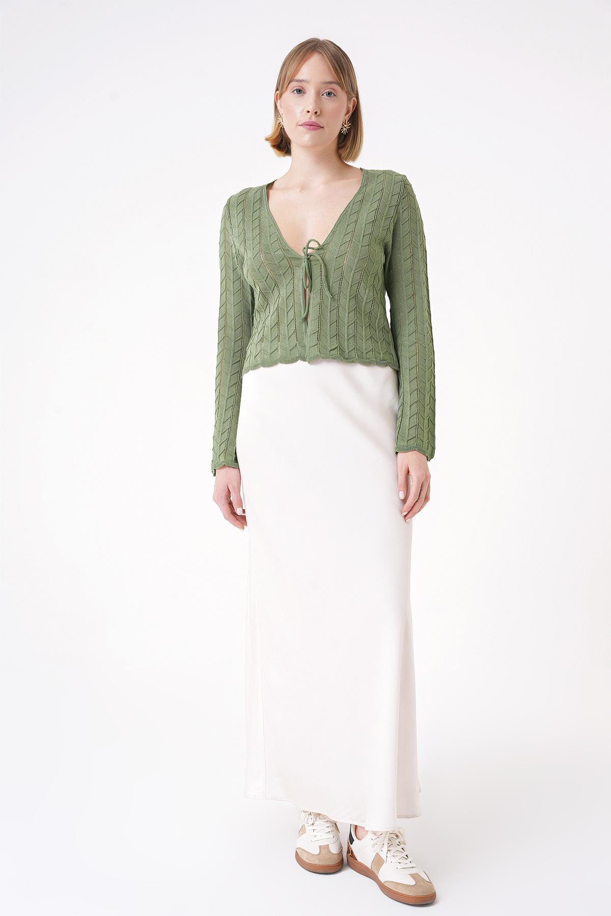 Chuba Kadın V Yaka Ajur Desenli Önde İp Bağlamalı Standart Fit Triko Hırka Yeşil 25W3008