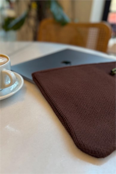 Chuba Dokulu Triko Aksesuarlı Laptop & Macbook & Tablet Kılıfı 13”-14” Inç Uyumlu Kahve CHAX823
