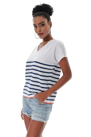Chuba Kadın V Yaka Çizgili Geniş Kalıp Marin Kısa Kollu İnce Triko T-Shirt Beyaz-Navy 23S1009