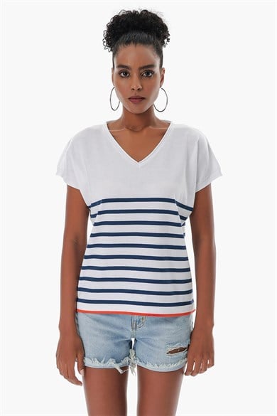 Chuba Kadın V Yaka Çizgili Geniş Kalıp Marin Kısa Kollu İnce Triko T-Shirt Beyaz-Navy 23S1009