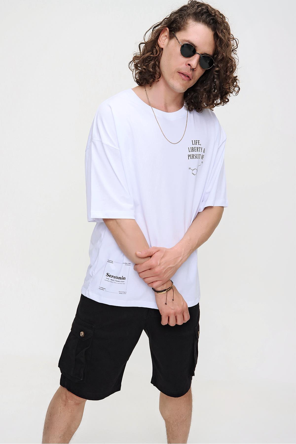 Chuba Erkek Beyaz Bisiklet Yaka Seratonin Baskılı Oversize T-Shirt 21S108