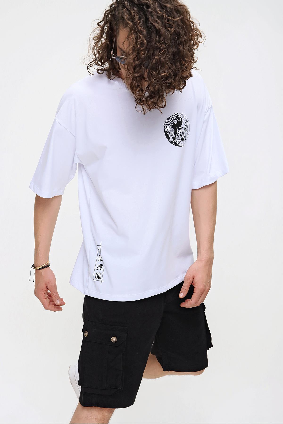 Chuba Erkek Beyaz Bisiklet Yaka Yin Yang Baskılı Oversize T-Shirt 21S106