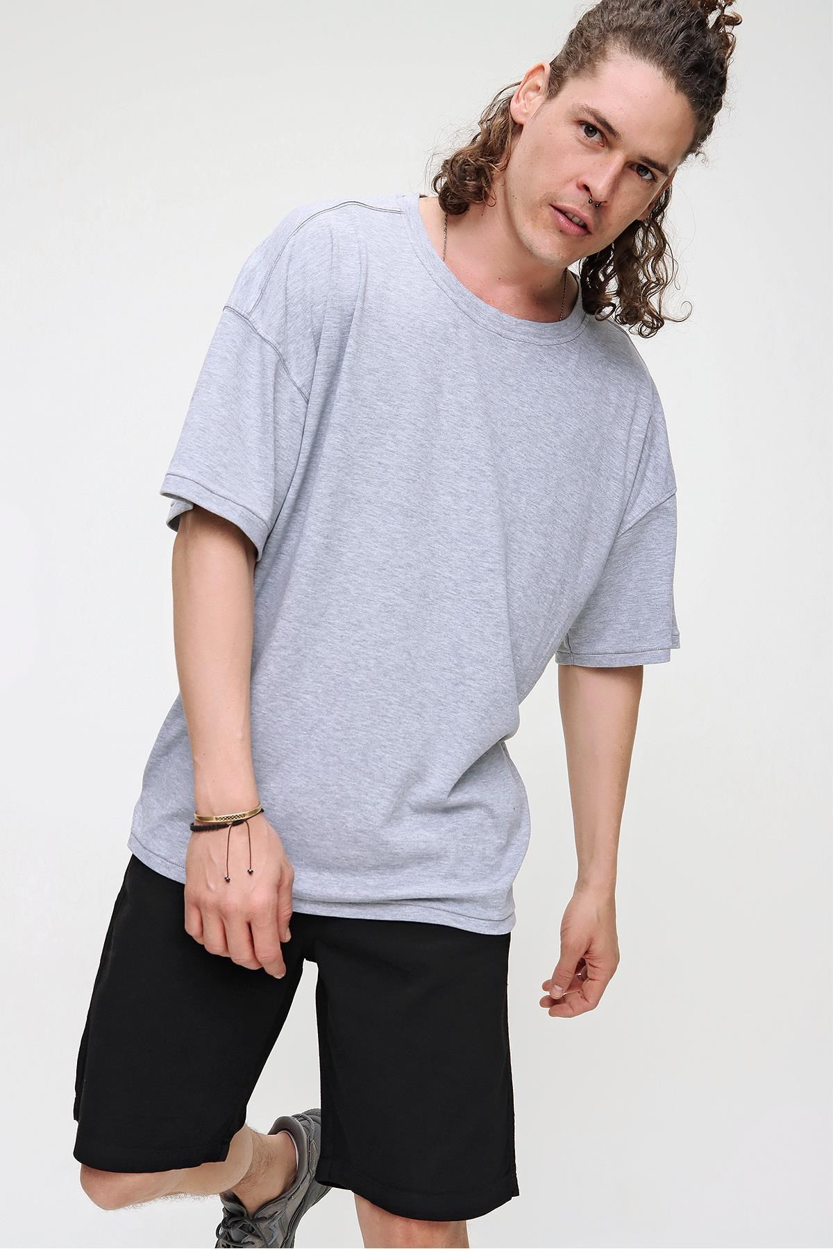 Chuba Erkek Premium Bisiklet Yaka Dokulu Oversize Yırtmaç Detaylı T-Shirt 21S104