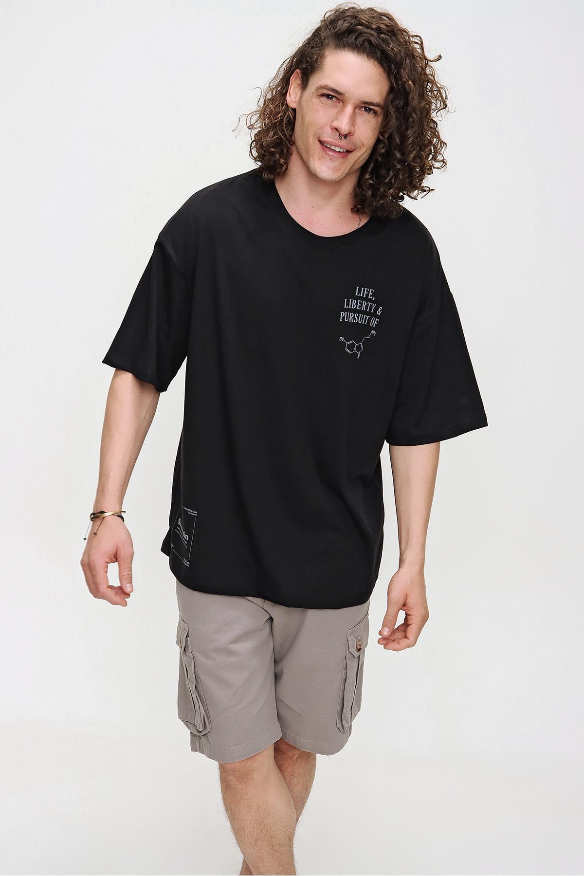 Chuba Erkek Siyah Bisiklet Yaka Seratonin Baskılı Oversize T-Shirt 21S108