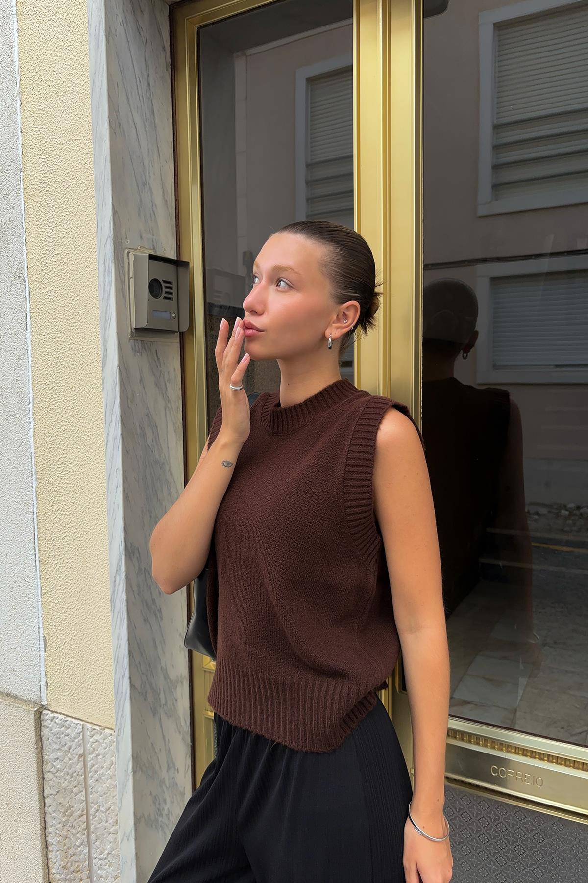 Chuba Kadın Bisiklet Yaka Yumuşak Dokulu Triko Süveter Kahverengi 26W3034