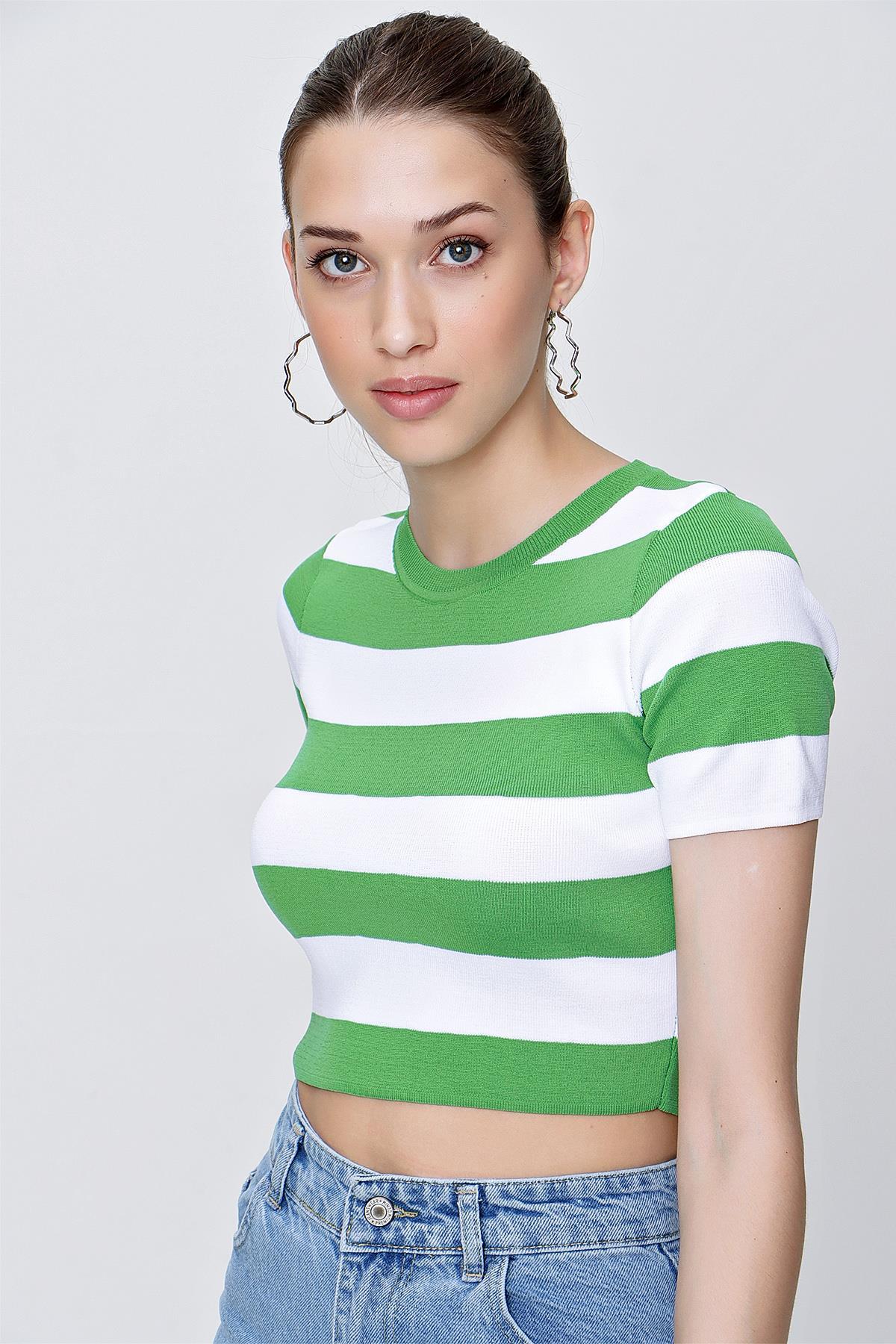Chuba Kadın Blok Çizgili Kısa Kollu Triko Crop Top Yeşil-Beyaz 22SW366