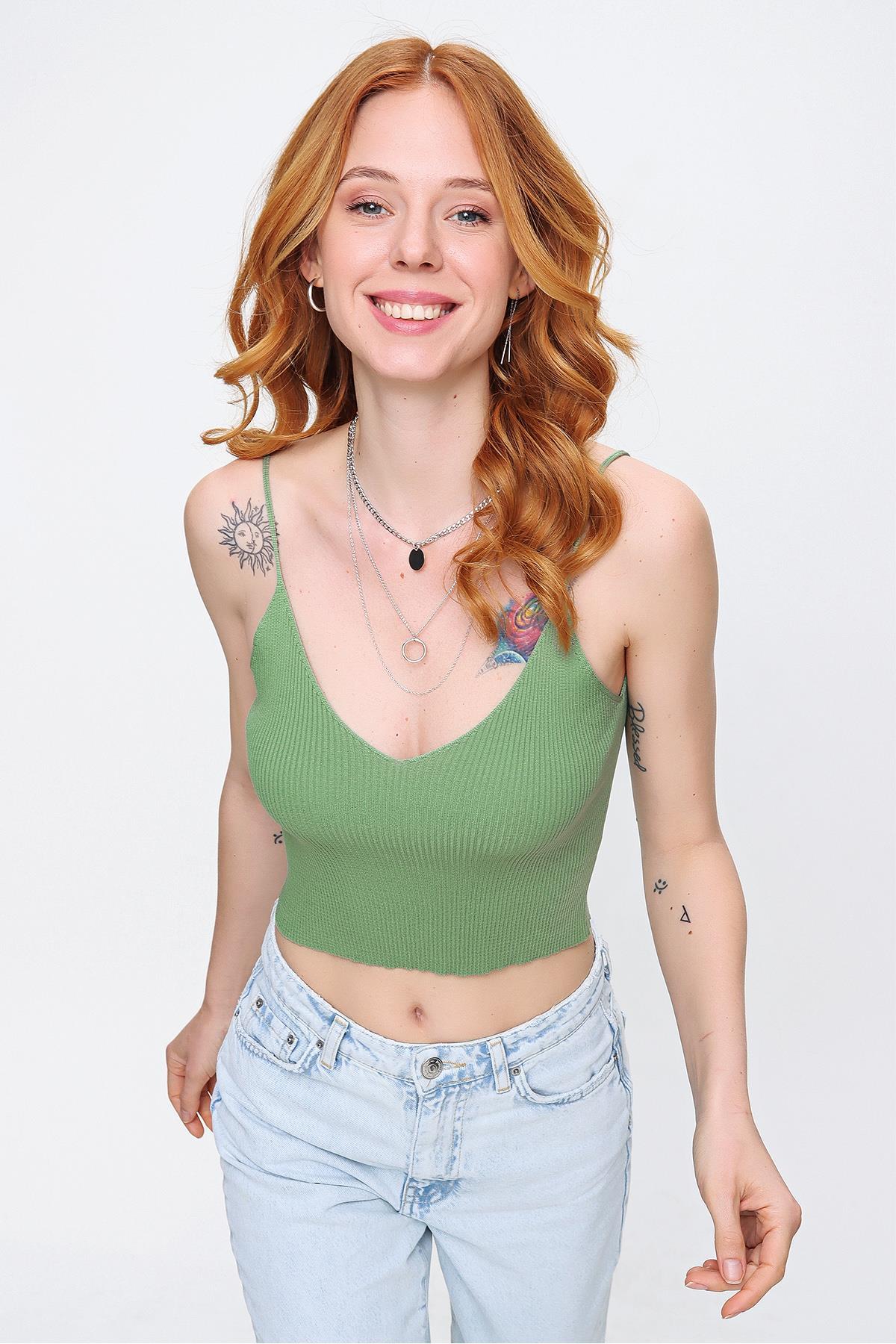 Chuba Kadın İp Askılı V-Neck Yeşil Fitilli Triko Crop Atlet 21S303