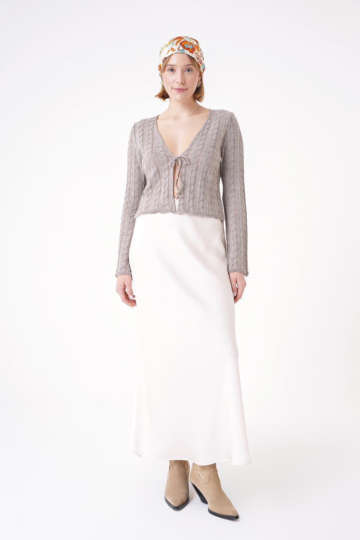 Chuba Kadın V Yaka Ajur Desenli Önde İp Bağlamalı Standart Fit Triko Hırka Vizon 25W3008