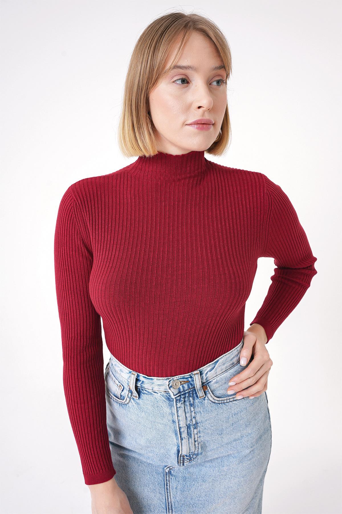 Chuba Kadın Yumuşak Dokulu Fitilli Regular Fit Balıkçı Yaka Triko Kazak Kırmızı 25W3011