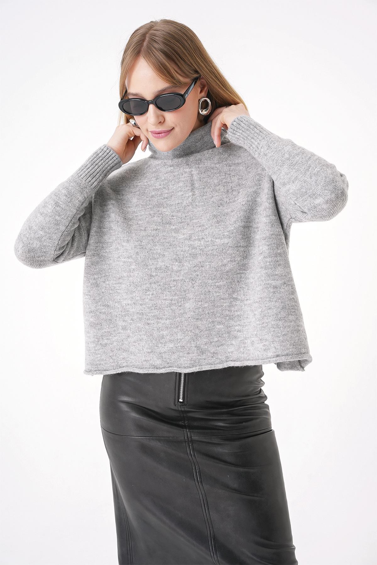 Chuba Kadın Yumuşak Dokulu Oversize Balıkçı Yaka Triko Kazak Gri 25W3014