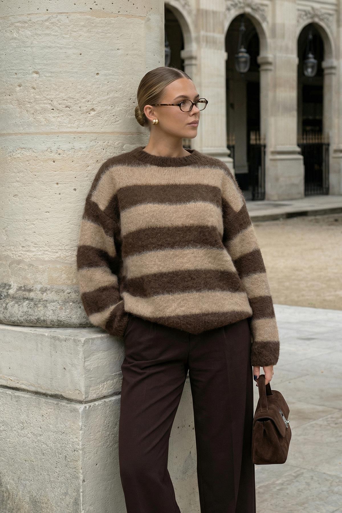 Chuba Premium Kadın Oversize Moher Yün Çizgili Kazak Kahve-Bej 26W3039